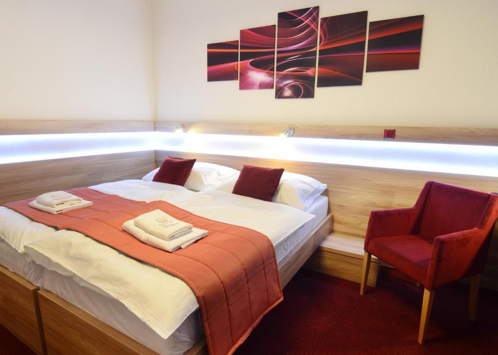 Hotel Uno Усти-над-Орлици Номер фото